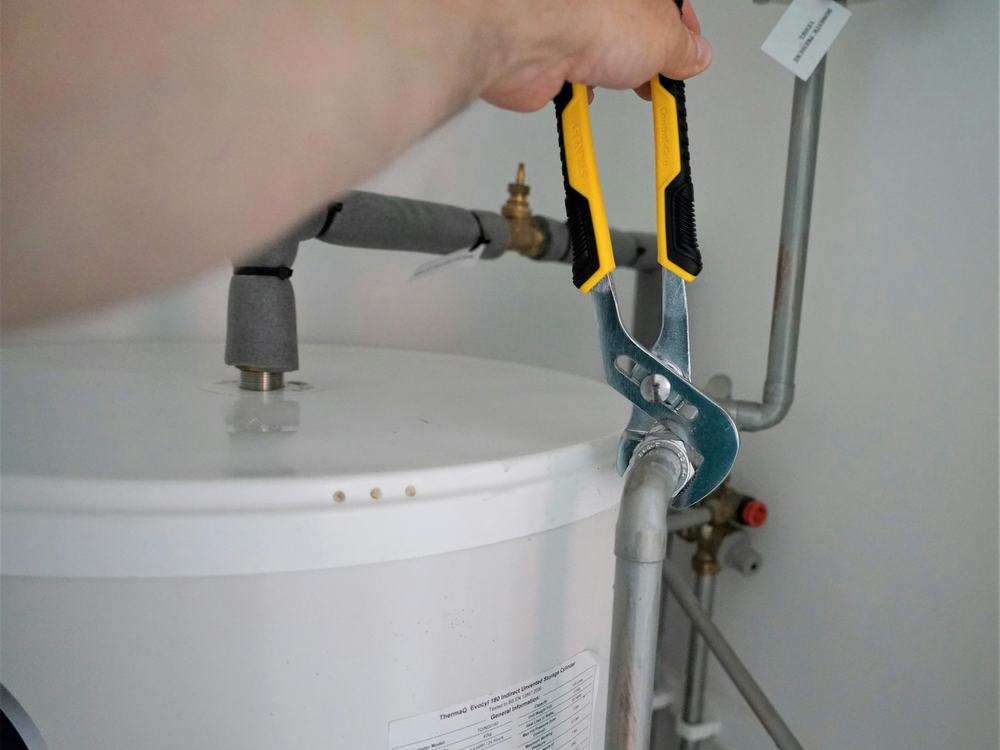 Water heater installation service